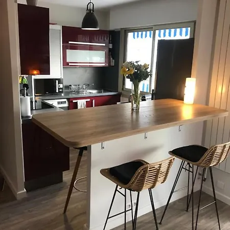 Bel Avec Terrasse, Piscine, Parking Prive Et Club De Tennis, Padel En Sus