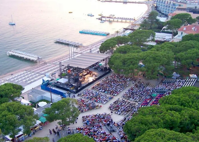 Bel Avec Terrasse, Piscine, Parking Prive Et Club De Tennis, Padel En Sus 公寓 昂蒂布