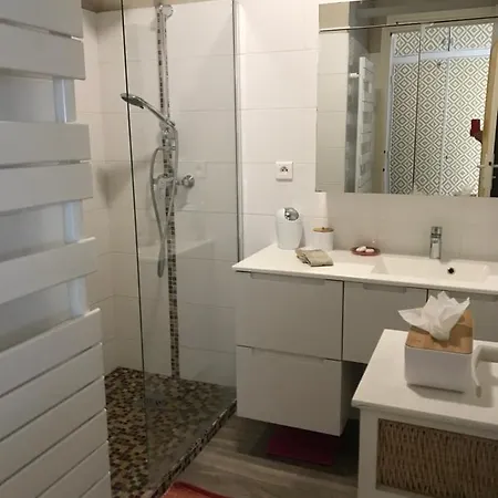 Bel Avec Terrasse, Piscine, Parking Privé Et Club De Tennis, Padel En Sus *