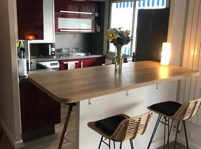 Bel Avec Terrasse, Piscine, Parking Prive Et Club De Tennis, Padel En Sus